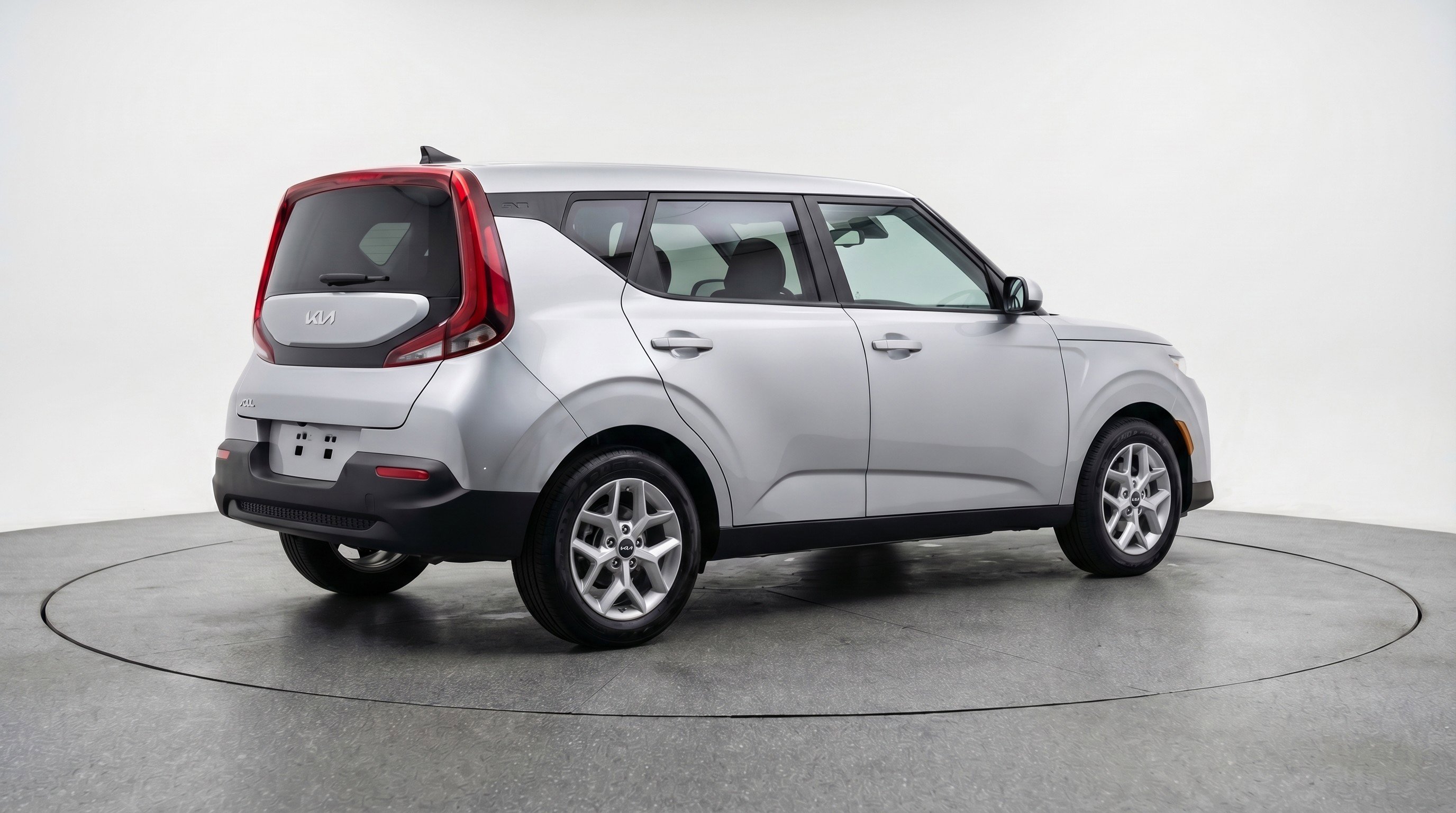 Used 2025 Kia Soul LX w/ LX Technology Package FWD image 9