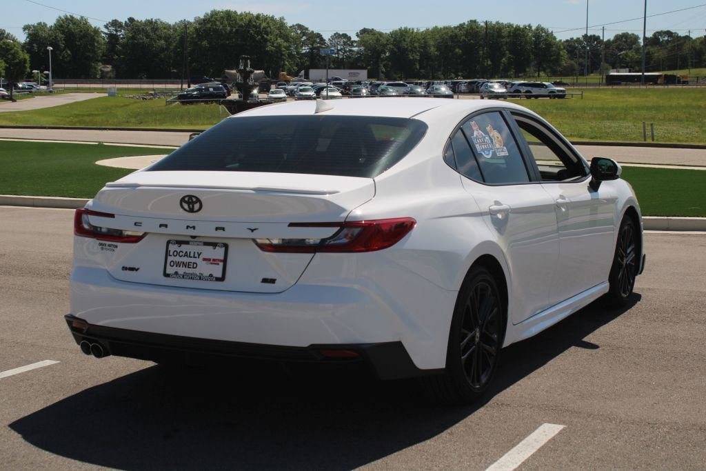 Used 2025 Toyota Camry SE FWD image 19