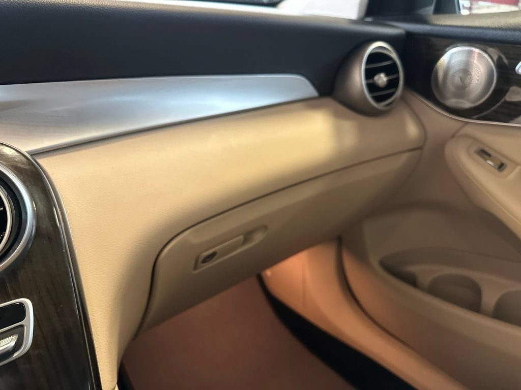 Used 2018 Mercedes-Benz GLC 300 4MATIC image 21