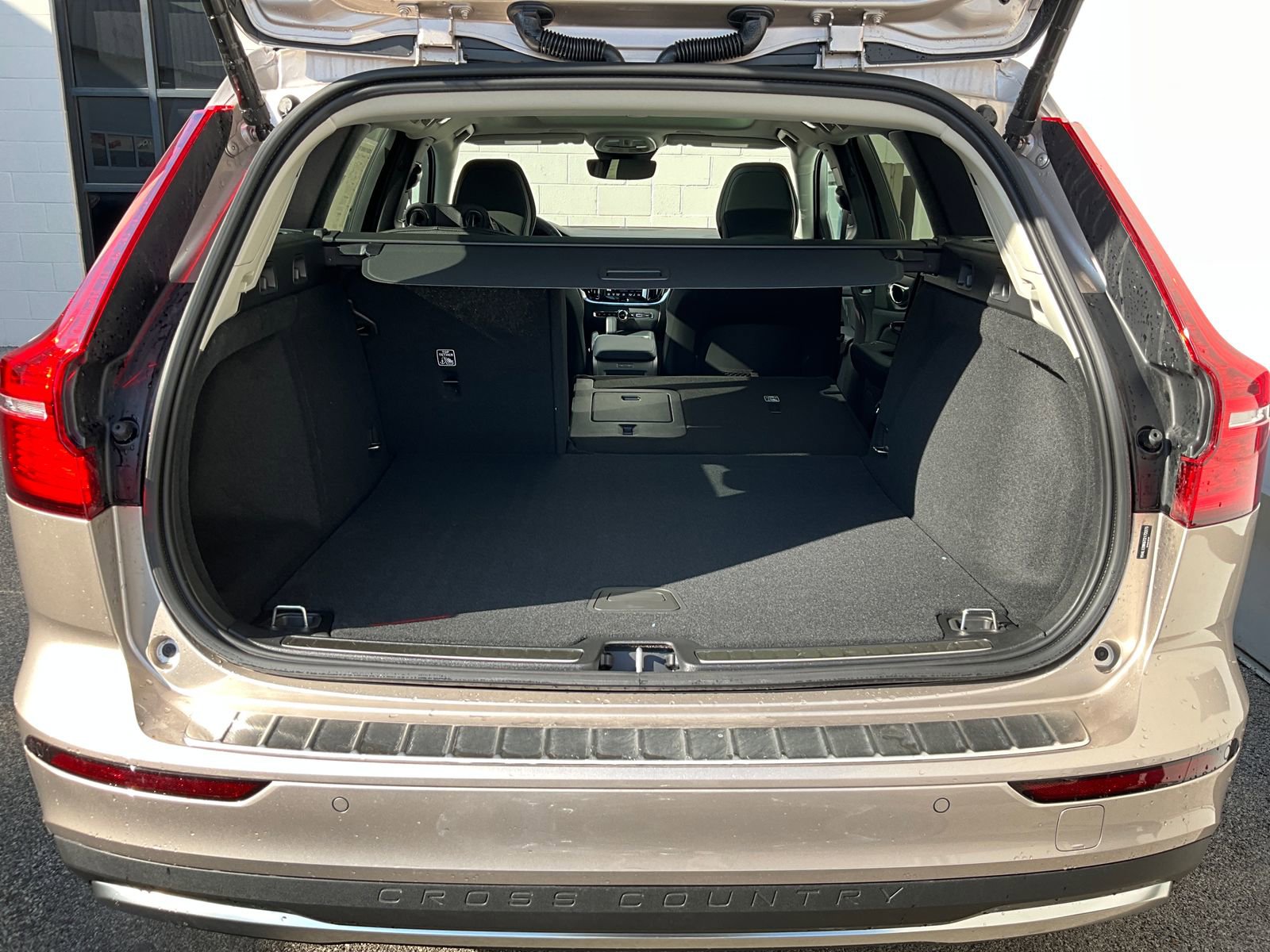 New 2026 Volvo V60 B5 Cross Country Plus w/ Climate Package image 25