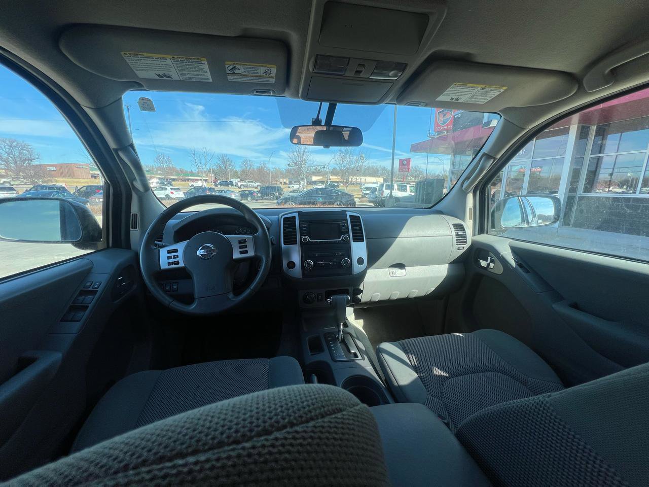 Used 2015 Nissan Frontier SV image 10