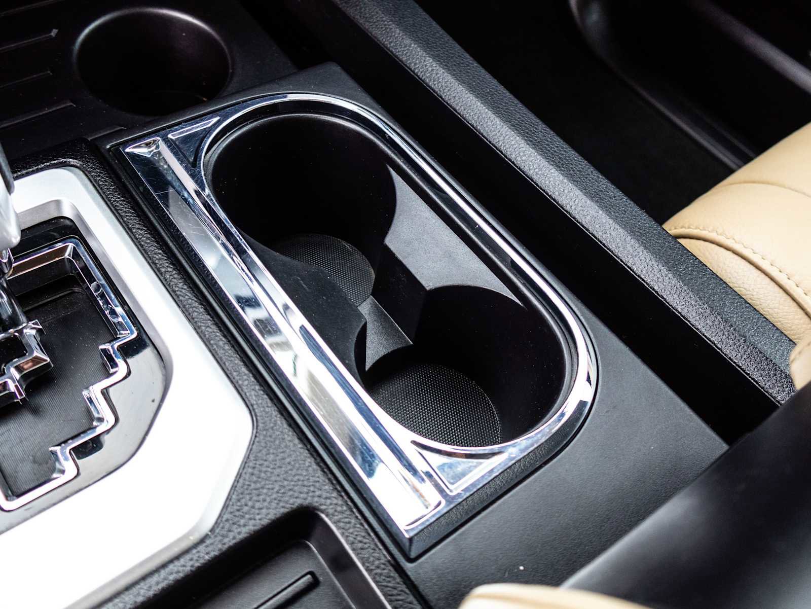 Used 2016 Toyota Tundra Limited w/ Limited Premium Package AWD/4WD image 30