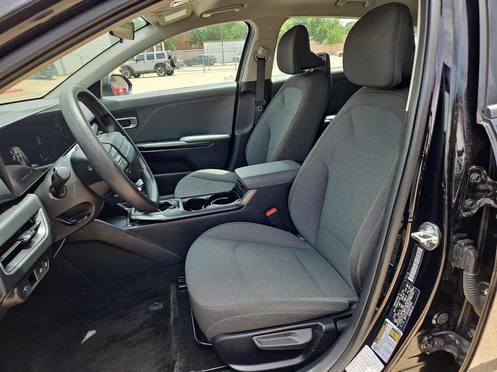 Used 2025 Kia K4 FWD image 25