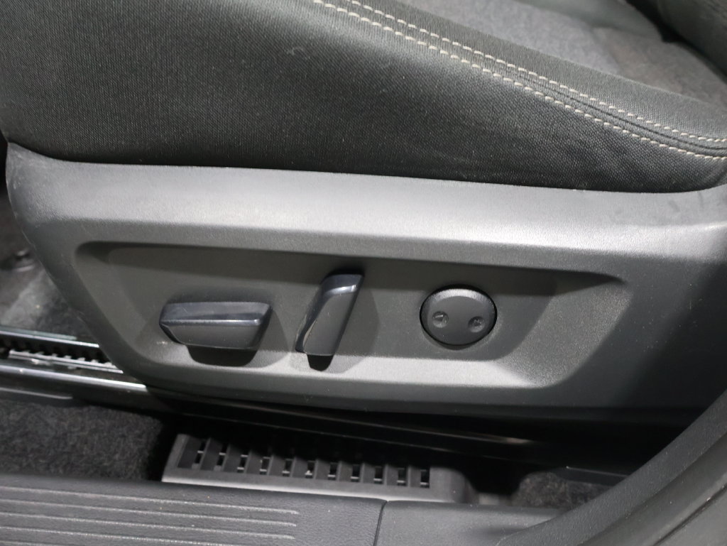 Used 2023 Nissan Rogue SV AWD/4WD image 12