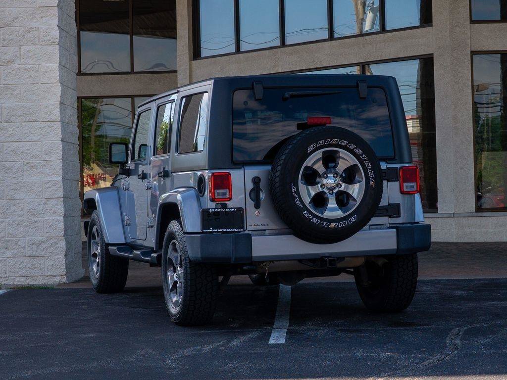 Used 2018 Jeep Wrangler Unlimited Sahara AWD/4WD image 4