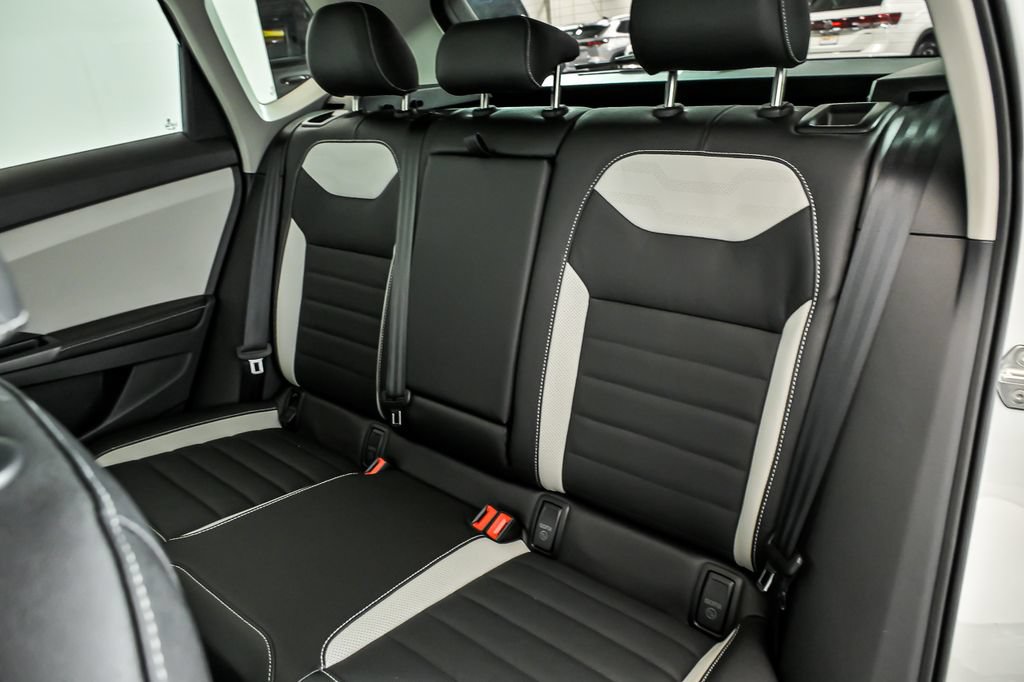 New 2026 Volkswagen Taos SEL AWD/4WD image 9