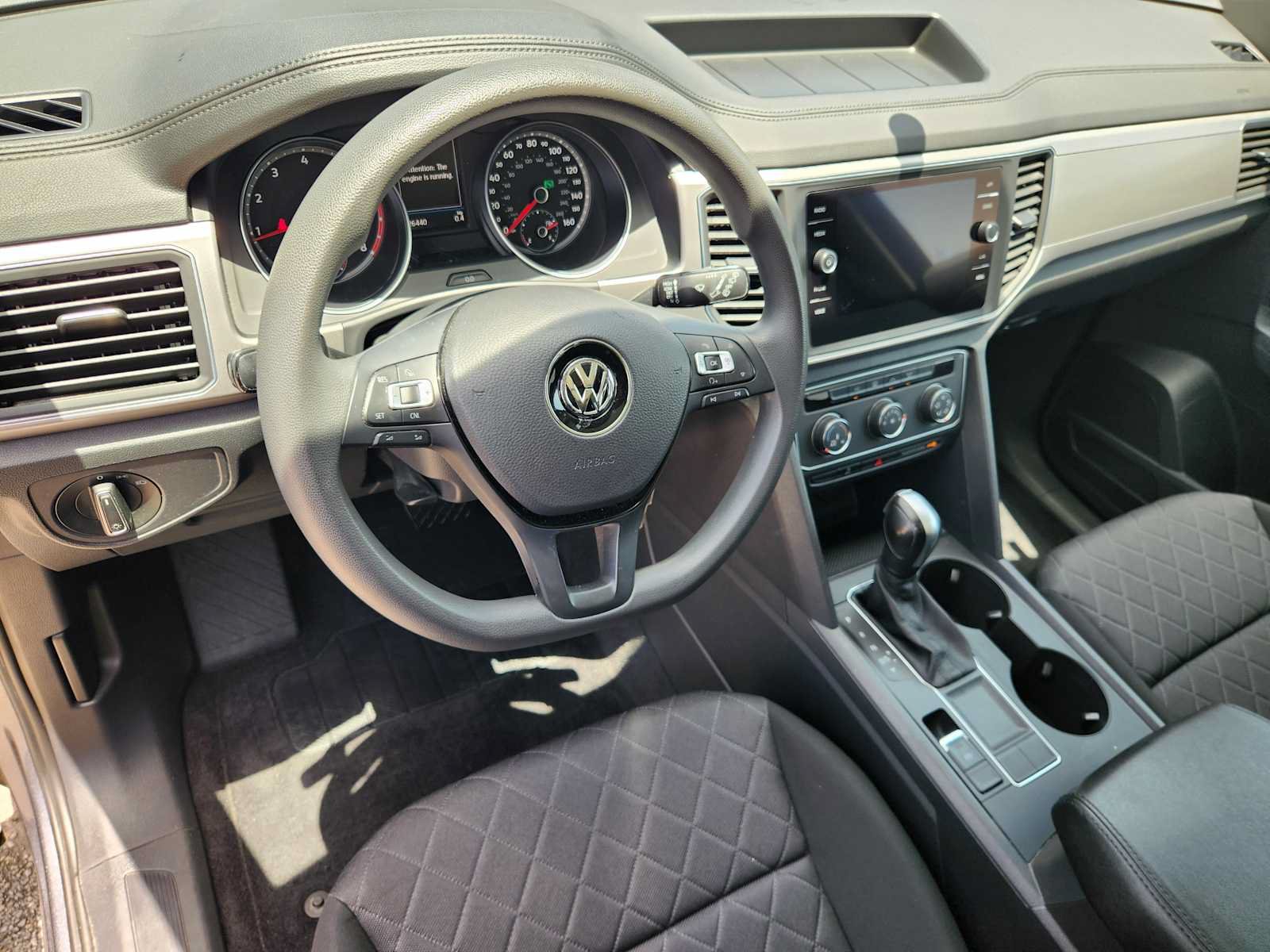 Used 2018 Volkswagen Atlas Launch Edition FWD image 2