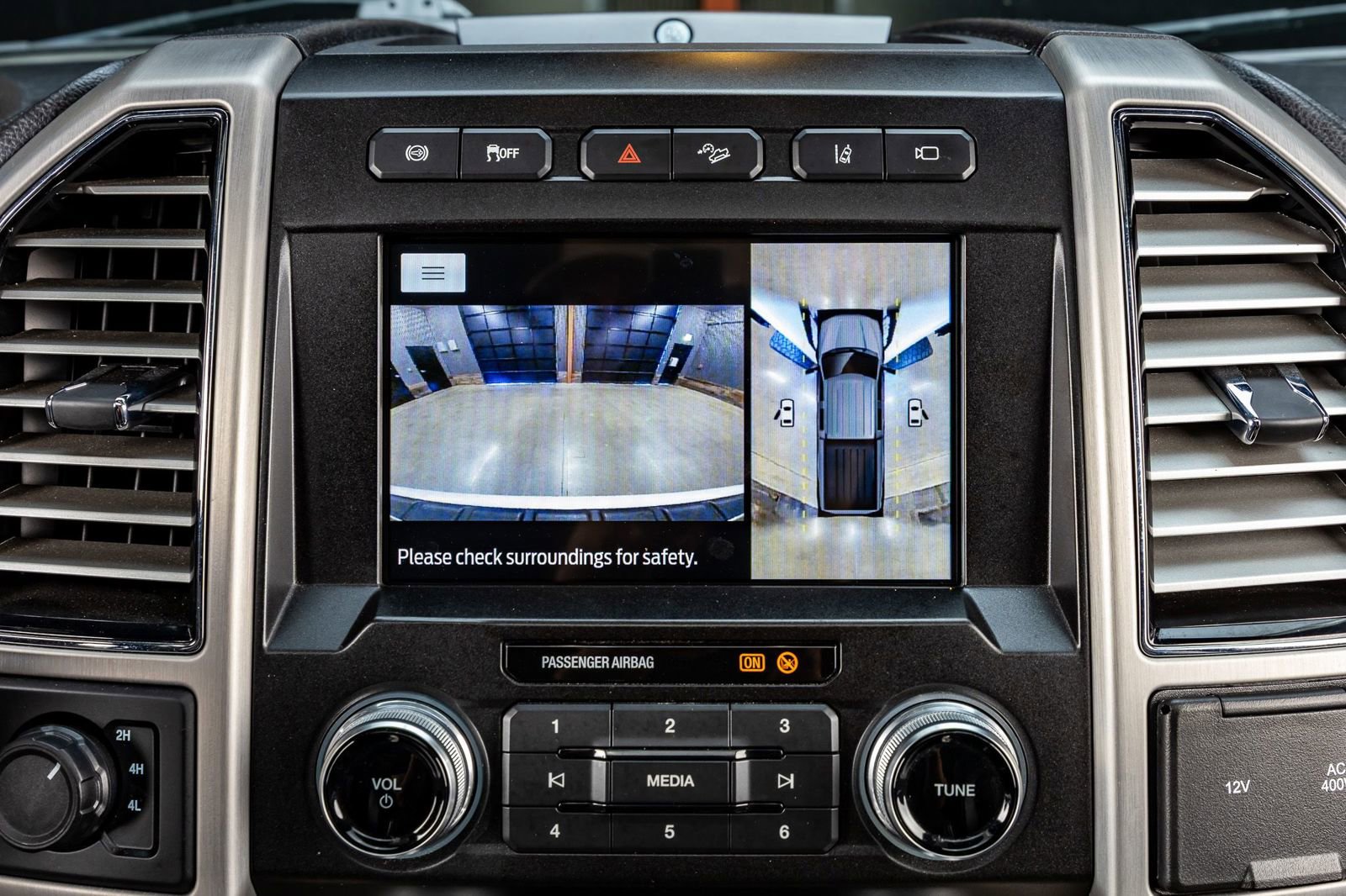 Used 2021 Ford F250 Platinum w/ FX4 Off-Road Package image 25