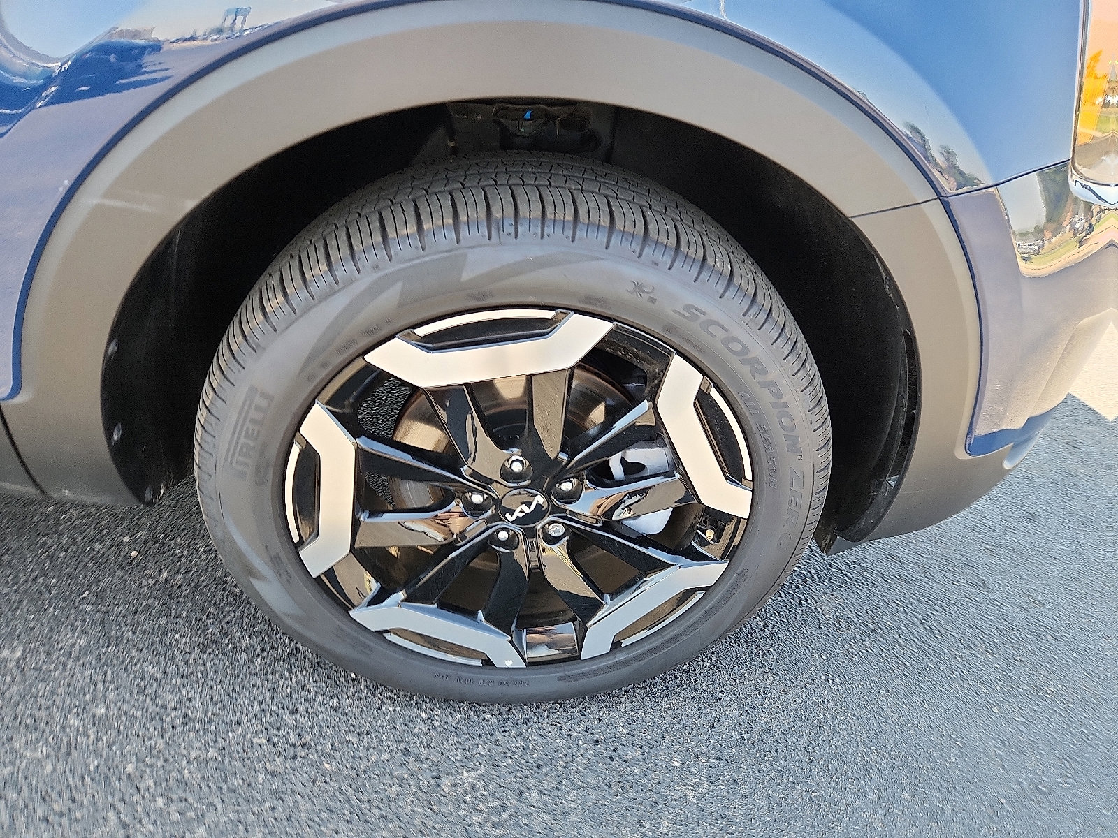 Used 2025 Kia Telluride EX w/ EX Captain's Chair Package image 9