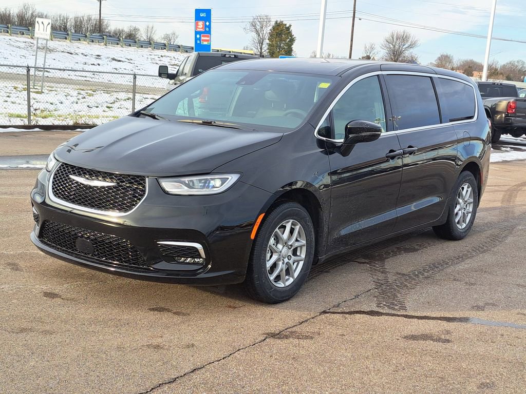 New 2026 Chrysler Pacifica Select FWD image 2