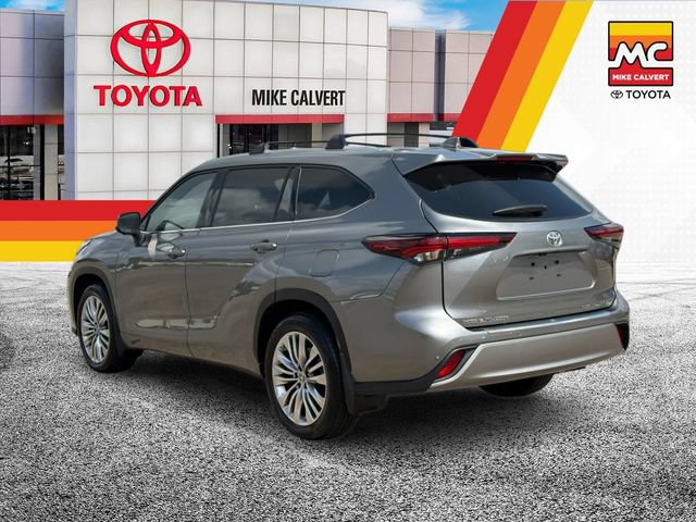 Used 2026 Toyota Highlander Platinum AWD/4WD image 3