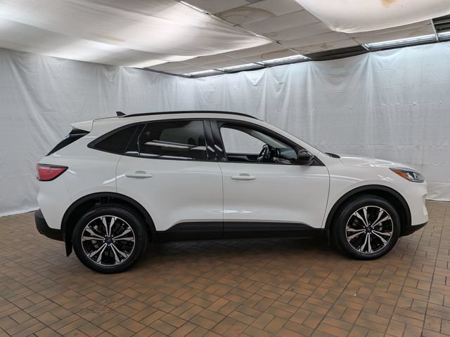 Certified 2022 Ford Escape SE w/ SE Sport Appearance Package AWD/4WD image 8