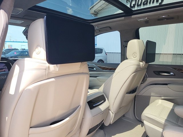Used 2021 Cadillac Escalade Premium Luxury Platinum AWD/4WD image 2