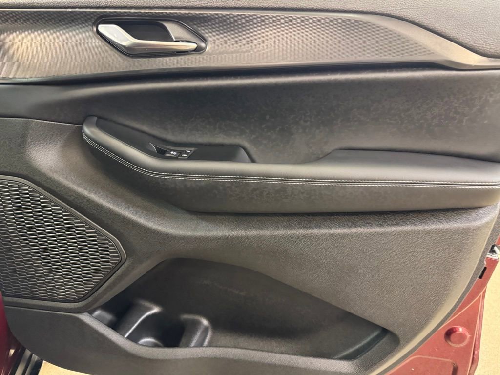 Used 2025 Jeep Grand Cherokee Laredo X w/ Luxury Tech Group I image 27