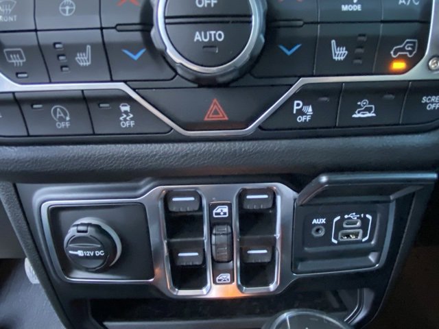 Used 2025 Jeep Wrangler Sport S image 21