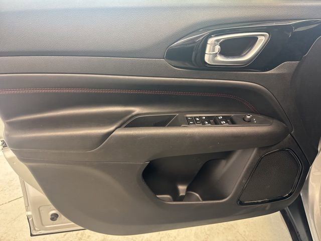 Used 2025 Jeep Compass Trailhawk AWD/4WD image 17