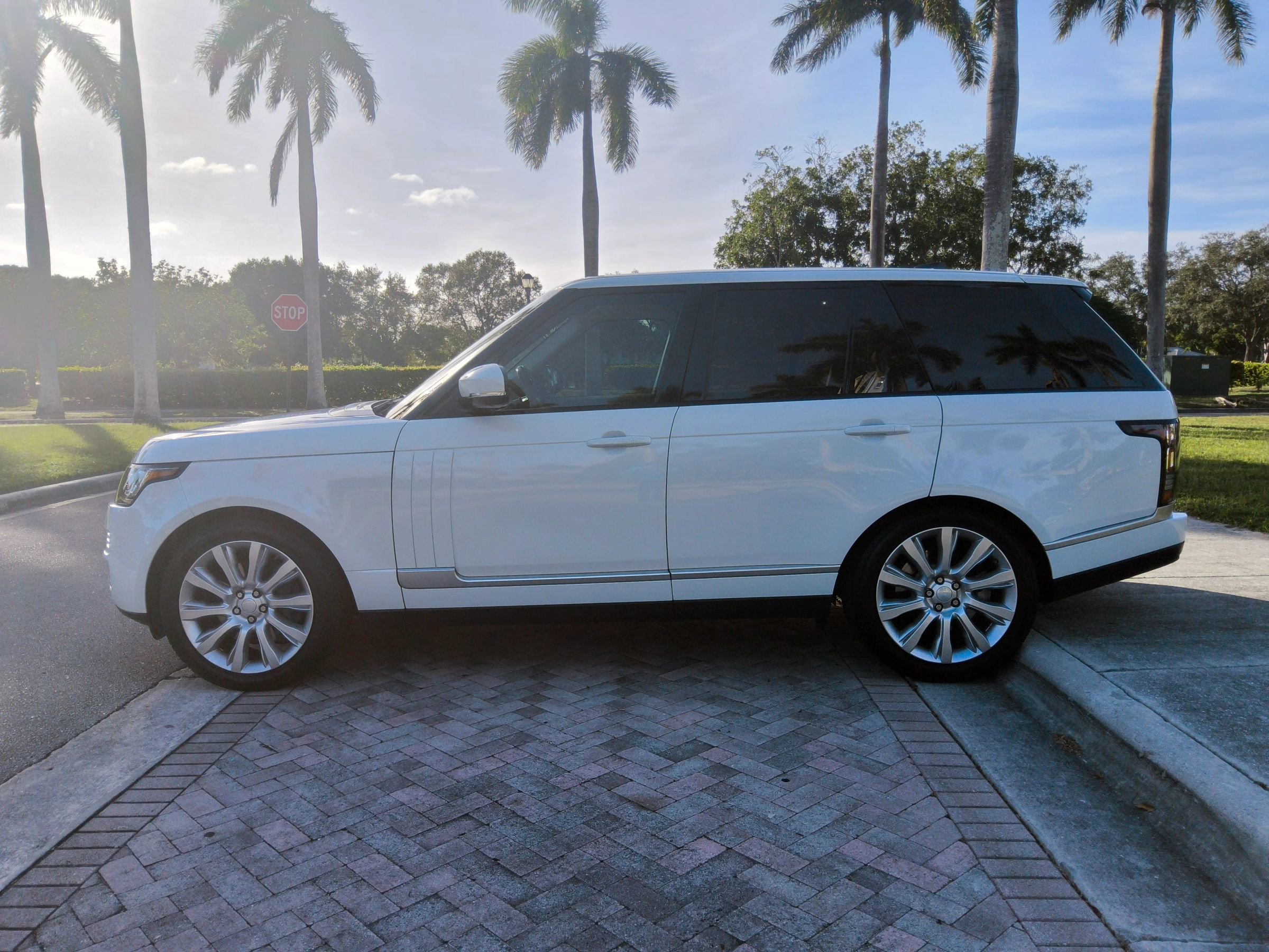 Used 2017 Land Rover Range Rover Supercharged image 4