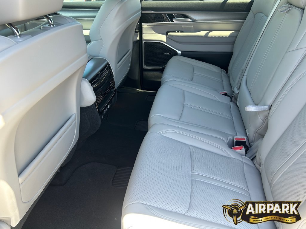 New 2026 Jeep Grand Wagoneer Limited w/ Convenience Group I AWD/4WD image 15