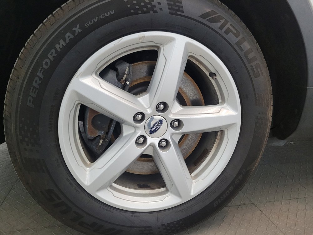 Used 2018 Ford Explorer XLT w/ Equipment Group 201A FWD image 31