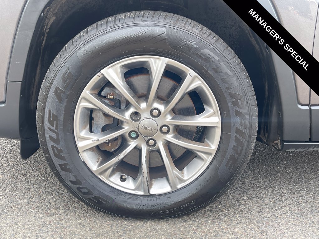 Used 2019 Jeep Cherokee Latitude Plus w/ Comfort/Convenience Group AWD/4WD image 9