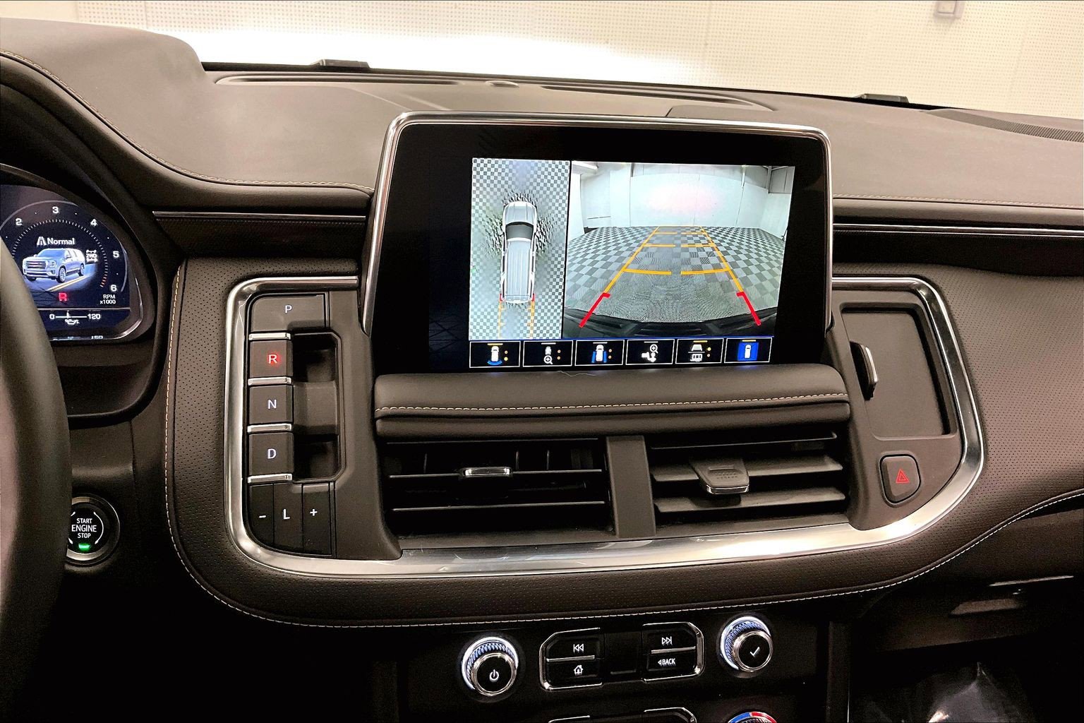 Used 2024 GMC Yukon AT4 w/ Technology Package AWD/4WD image 30