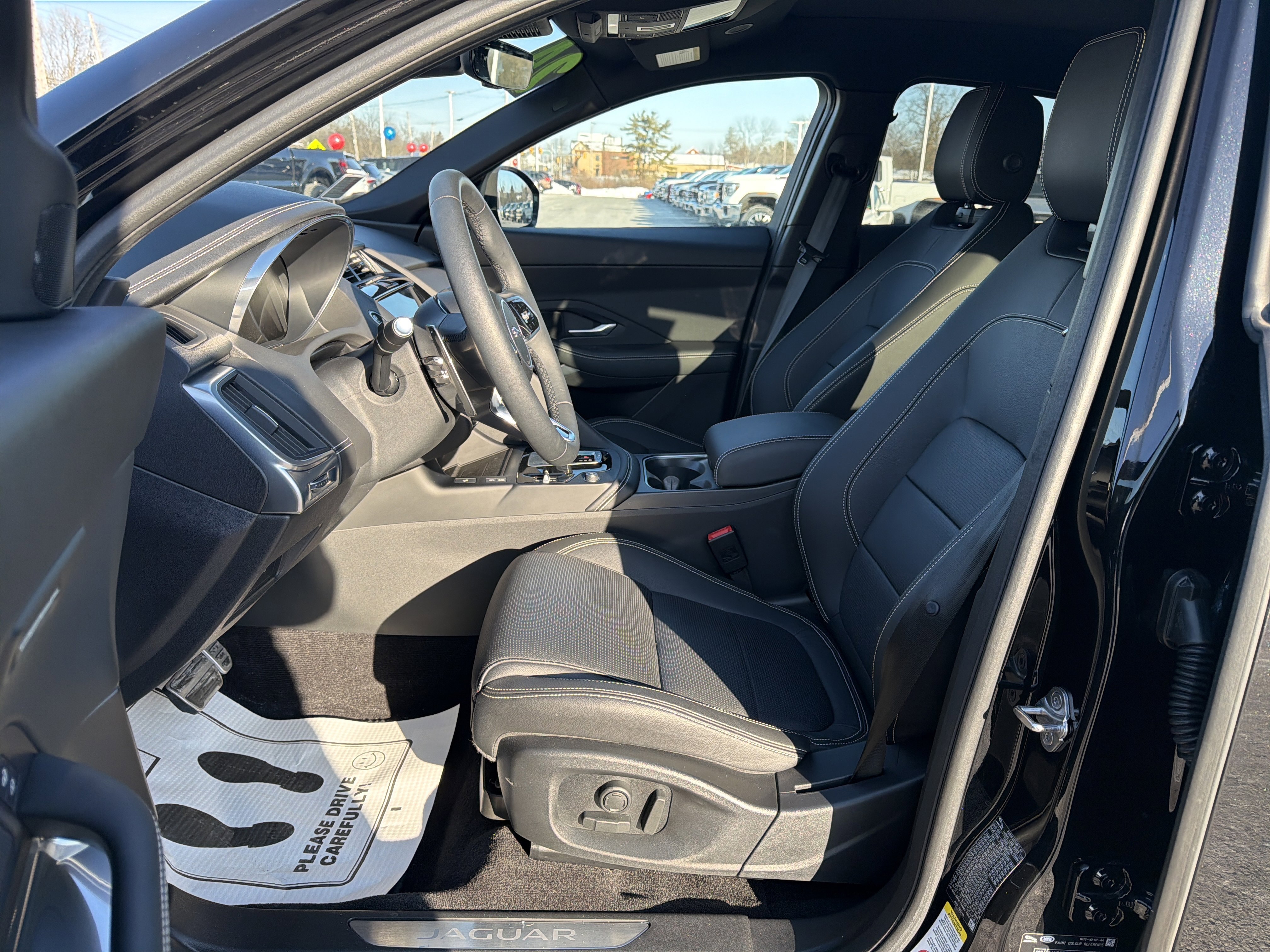 Used 2024 Jaguar E-PACE R-Dynamic SE image 12