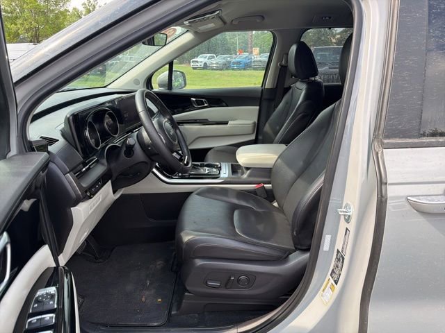 Used 2023 Kia Carnival EX FWD image 14