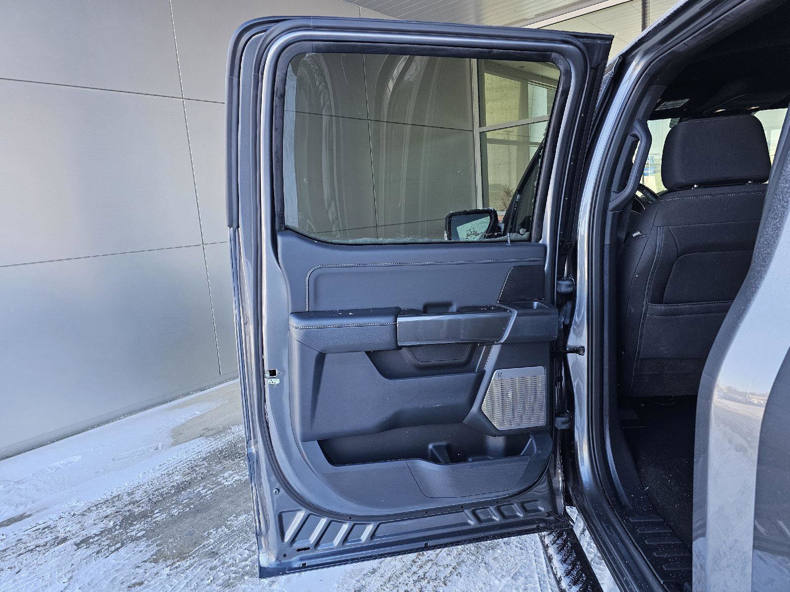 Used 2022 Ford F150 XLT w/ Equipment Group 302A High image 16