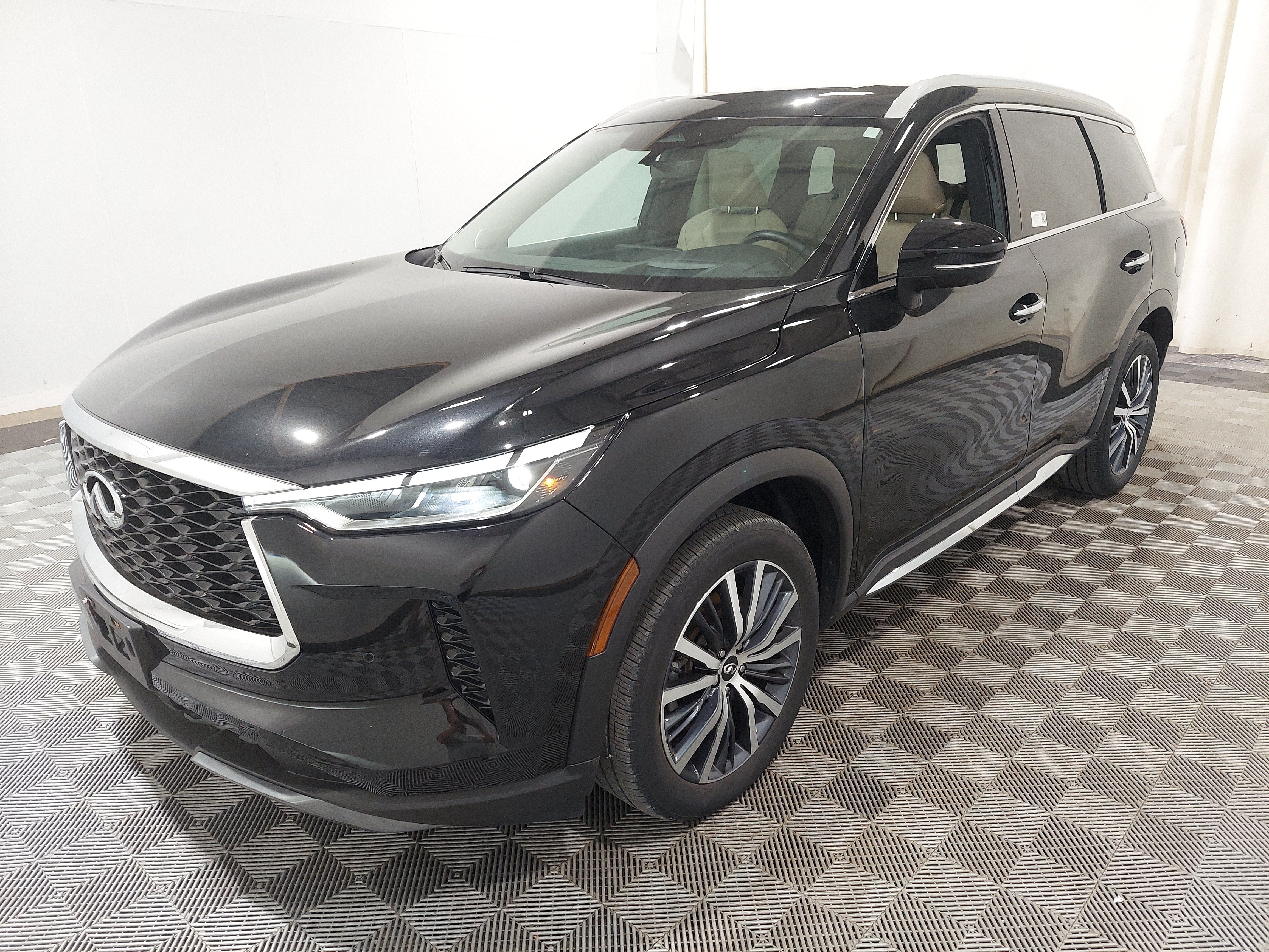 Used 2024 INFINITI QX60 Sensory AWD/4WD image 1