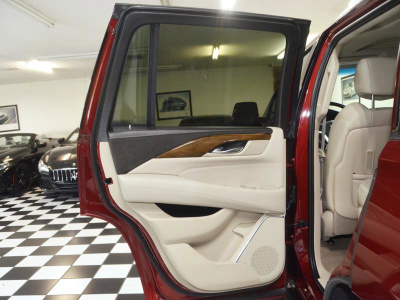 Used 2019 Cadillac Escalade Premium Luxury w/ LPO, Radiant Package AWD/4WD image 31