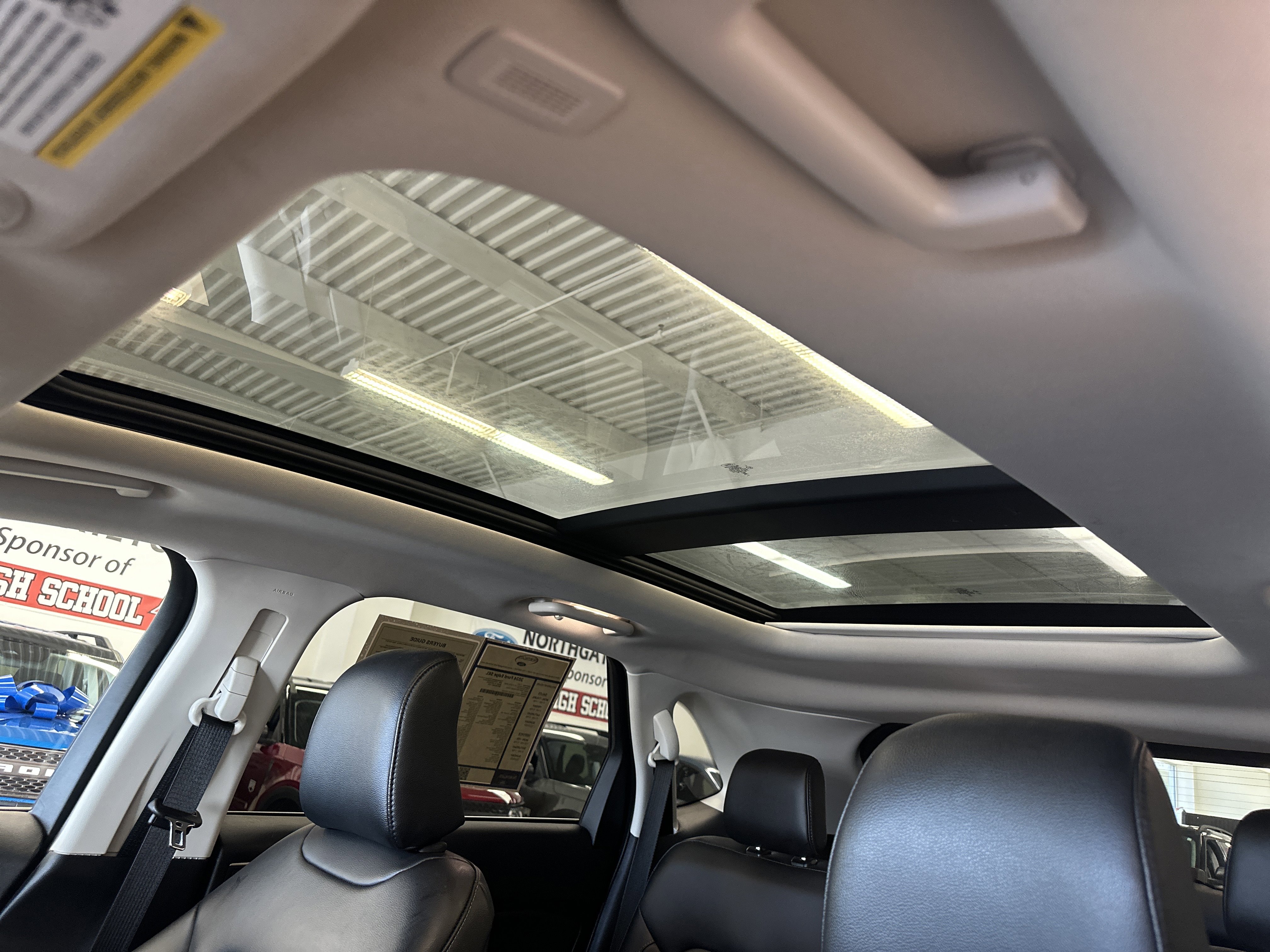 Used 2024 Ford Edge SEL w/ Convenience Package image 4