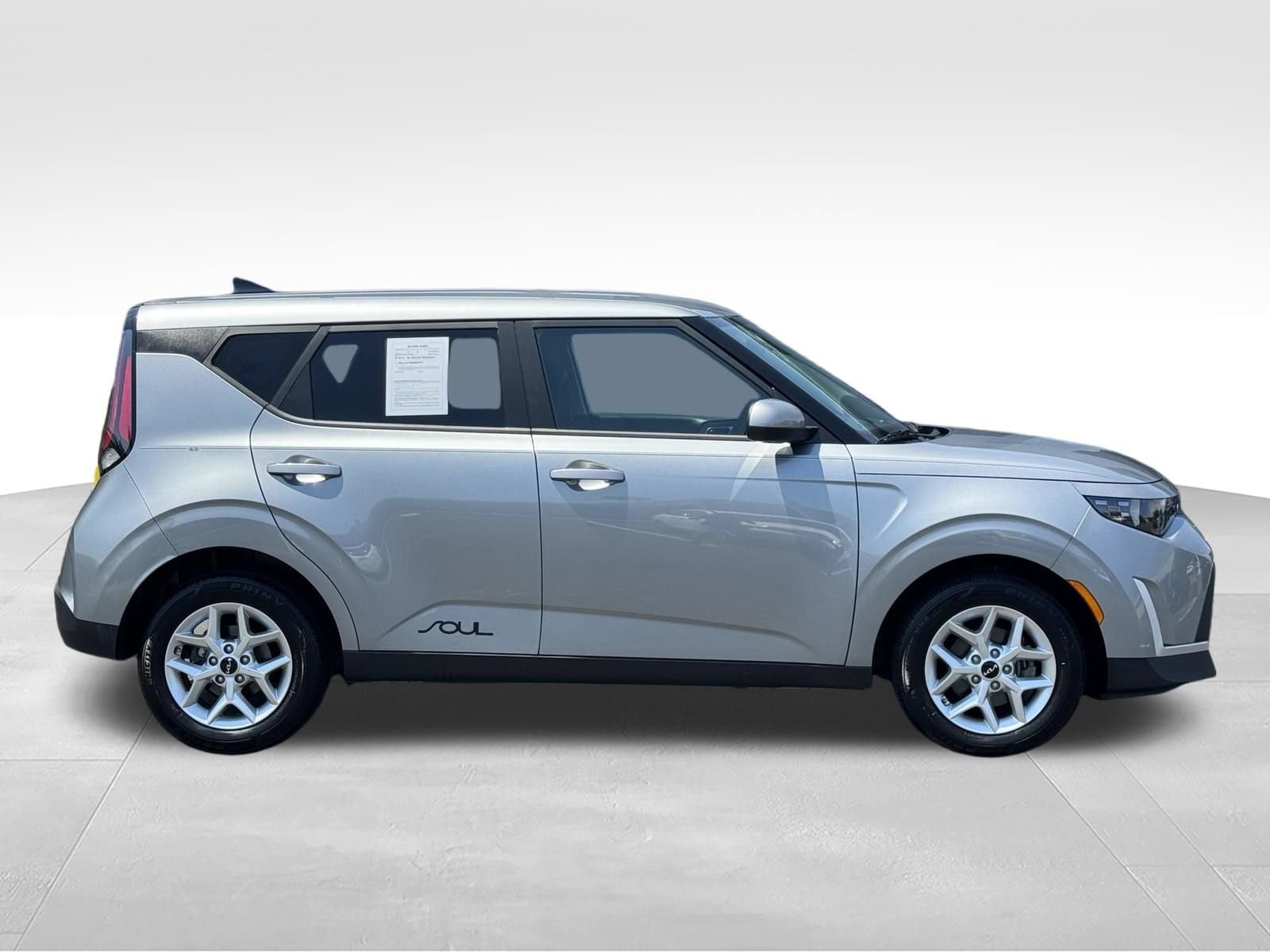 Used 2024 Kia Soul LX w/ Option Group 015 FWD image 3