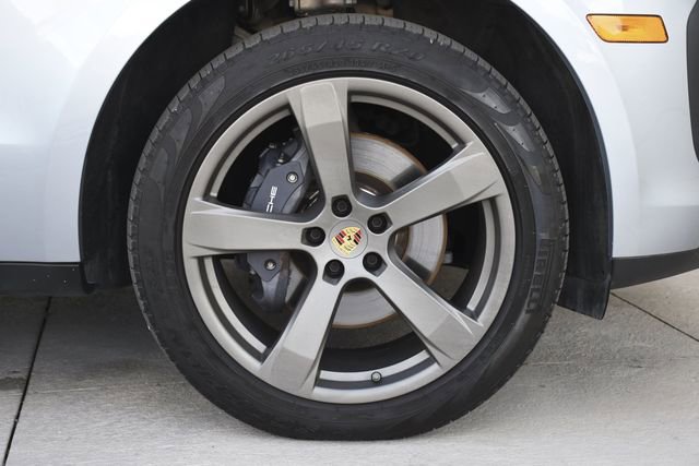 Used 2024 Porsche Macan w/ Premium Plus Package AWD/4WD image 34