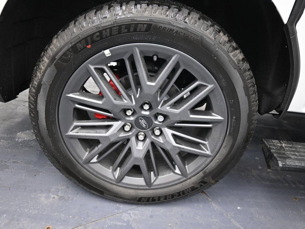 New 2025 Ford Expedition Max Platinum w/ Stealth Performance Package image 36