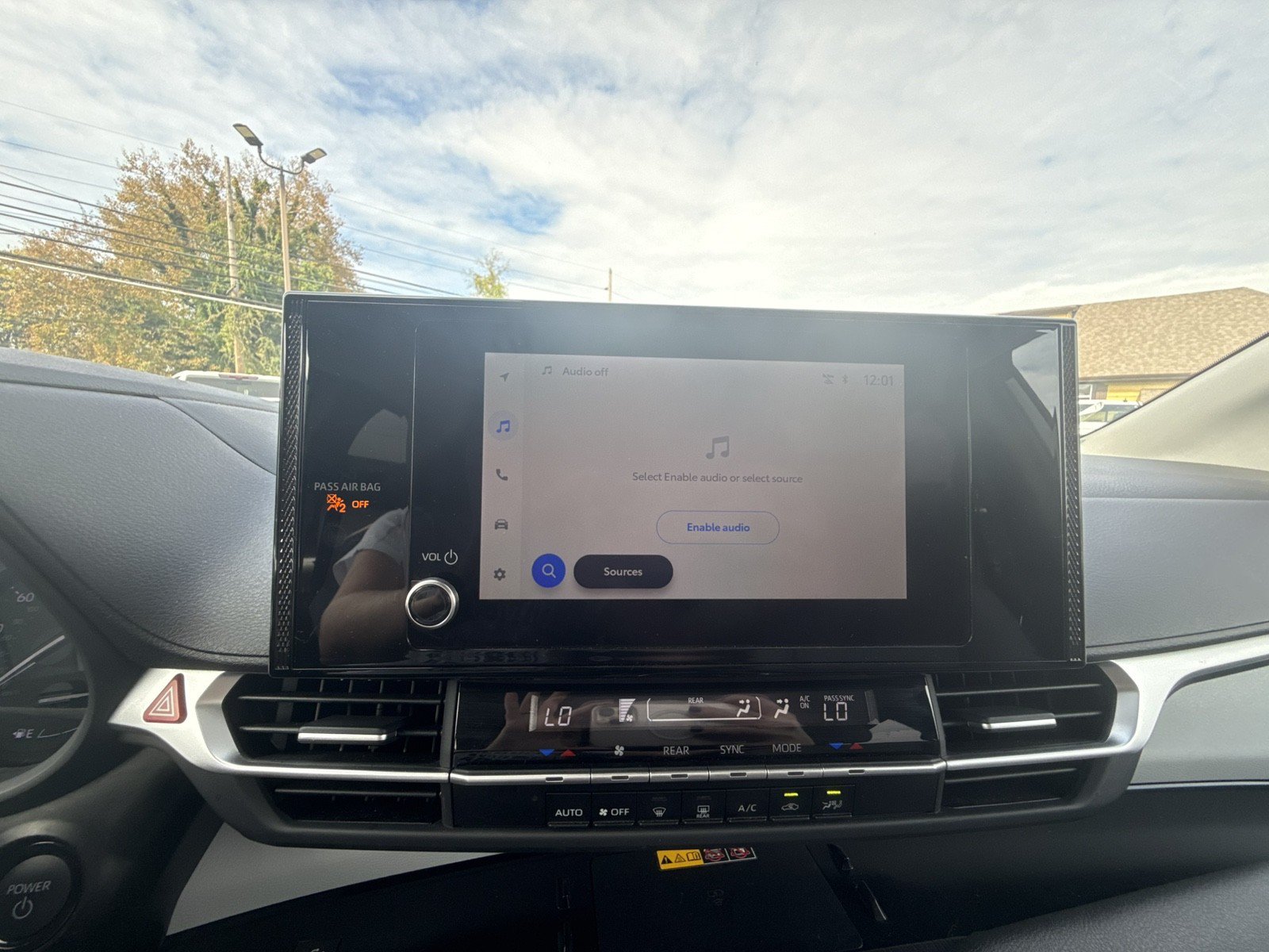 Used 2025 Toyota Sienna LE FWD image 12