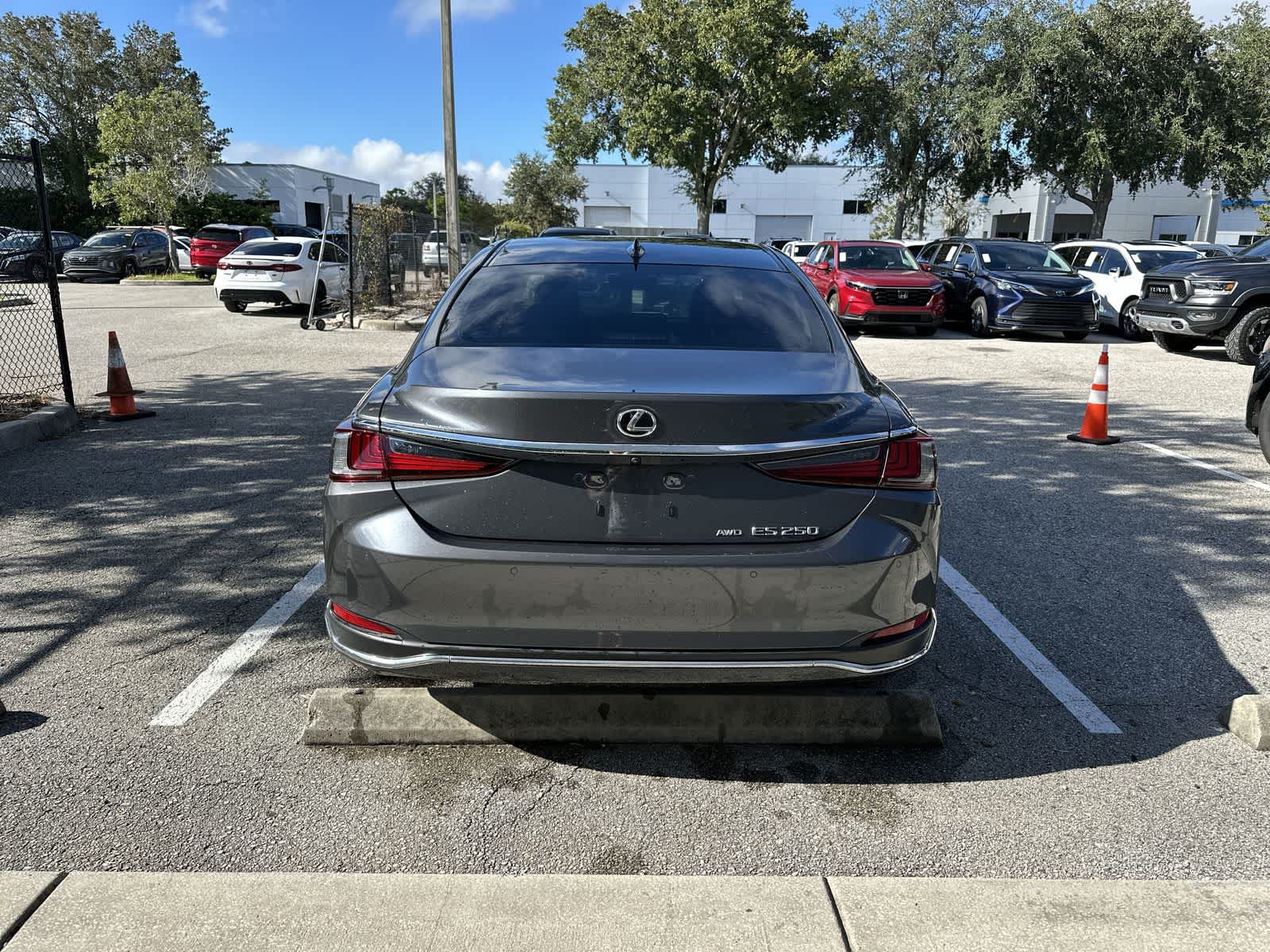 Used 2023 Lexus ES 250 w/ Premium Package AWD/4WD image 7