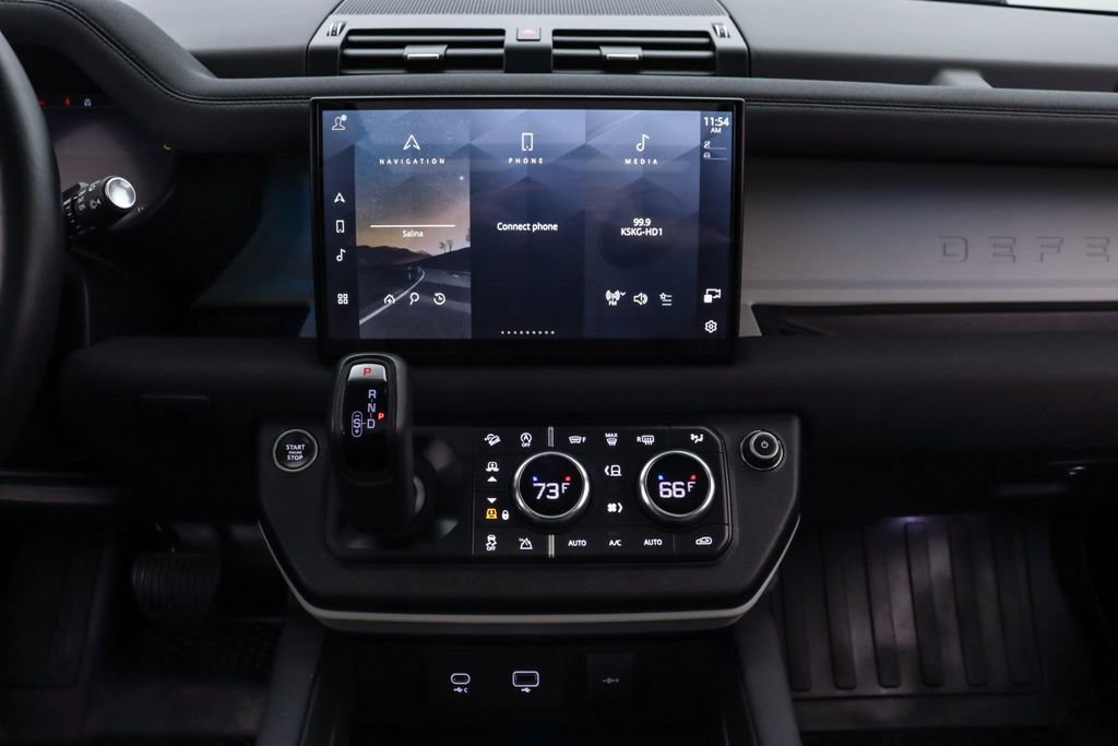 Used 2023 Land Rover Defender 130 SE image 18