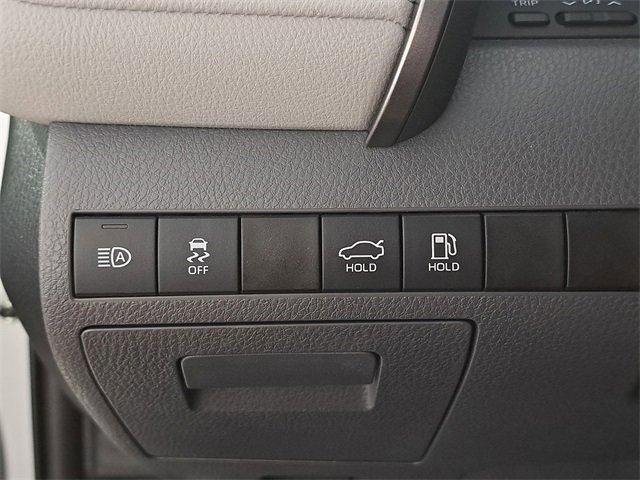 Used 2021 Toyota Camry XLE w/ Navigation Upgrade Package image 23