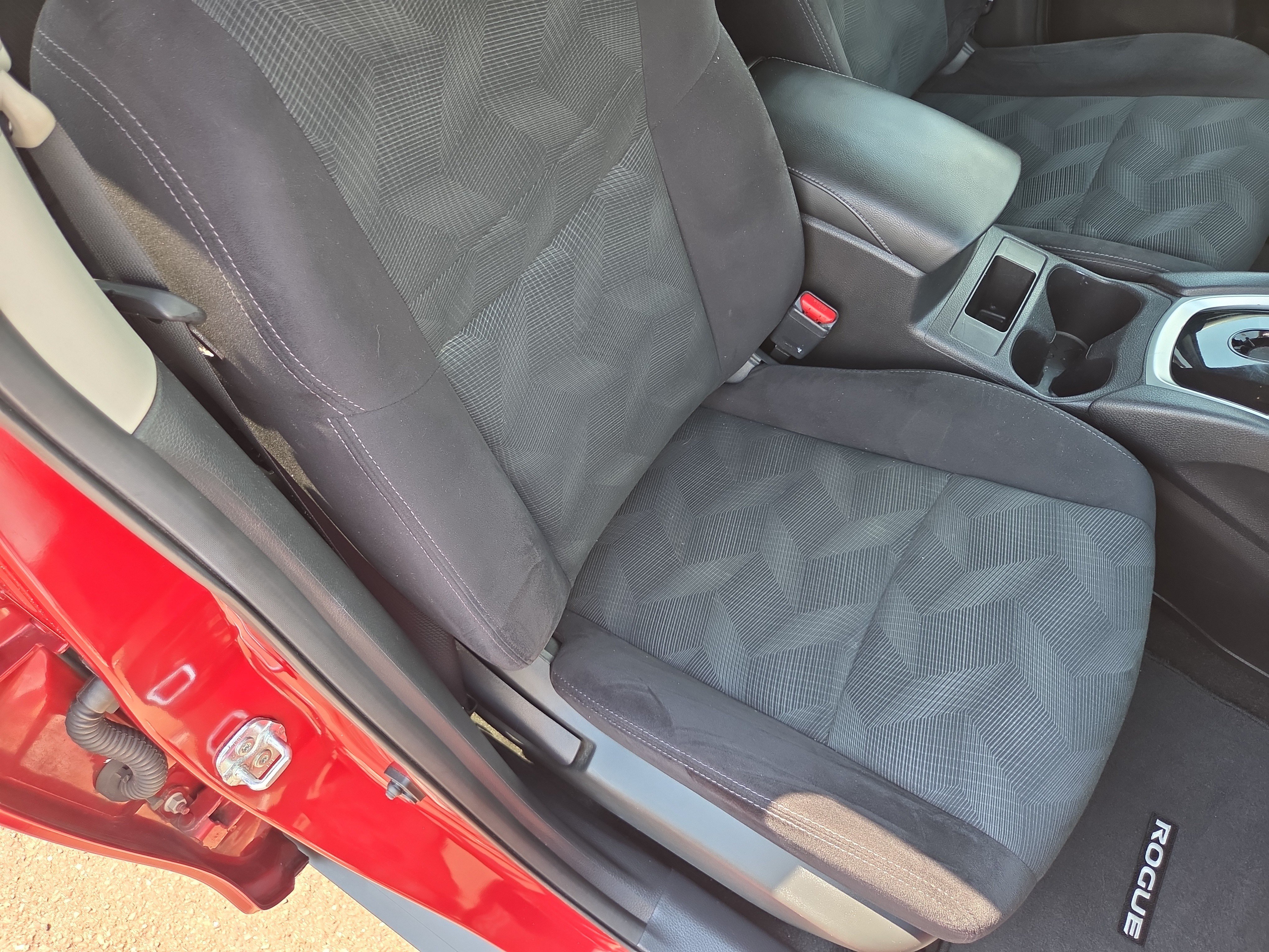 Used 2015 Nissan Rogue SV AWD/4WD image 16