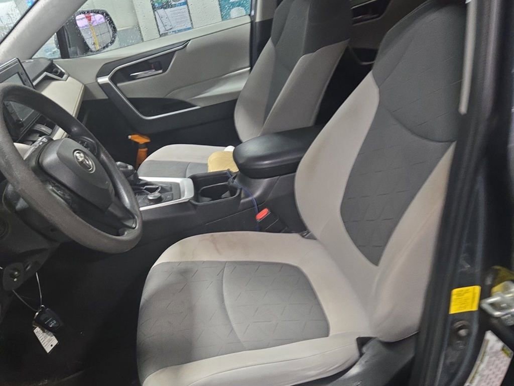 Used 2021 Toyota RAV4 XLE image 10