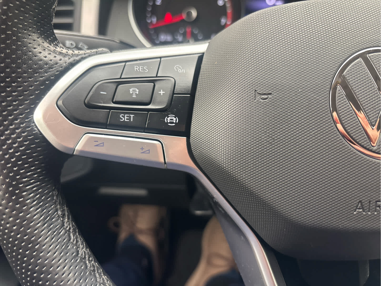Used 2021 Volkswagen Atlas SE w/ Towing Package AWD/4WD image 26