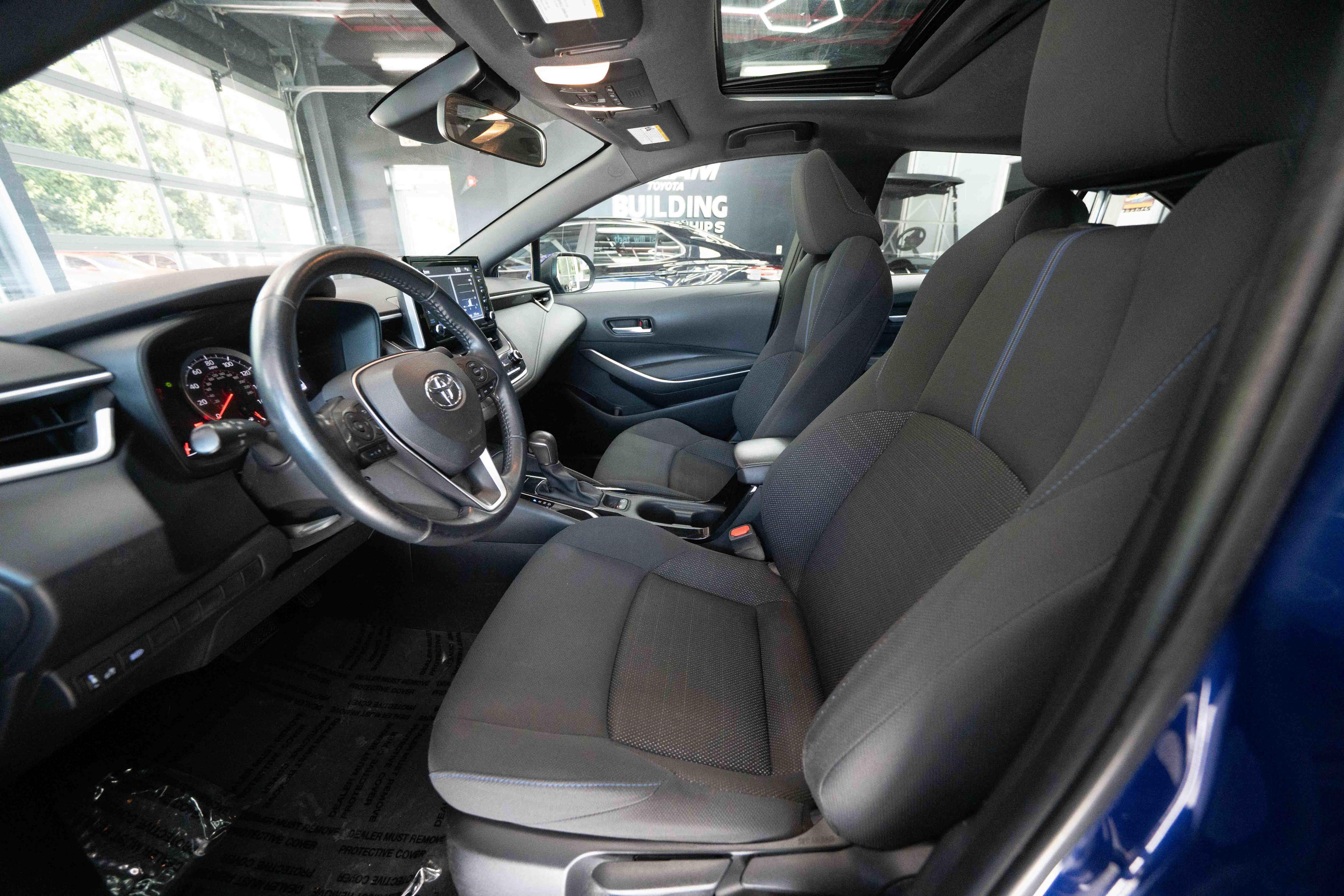 Used 2021 Toyota Corolla SE w/ SE Premium Package FWD image 9