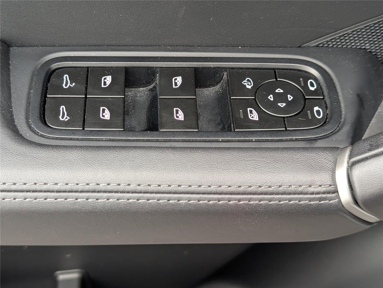 Used 2024 Porsche Cayenne Coupe AWD/4WD image 18
