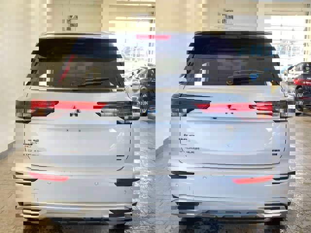 Used 2024 Mitsubishi Outlander SE image 6