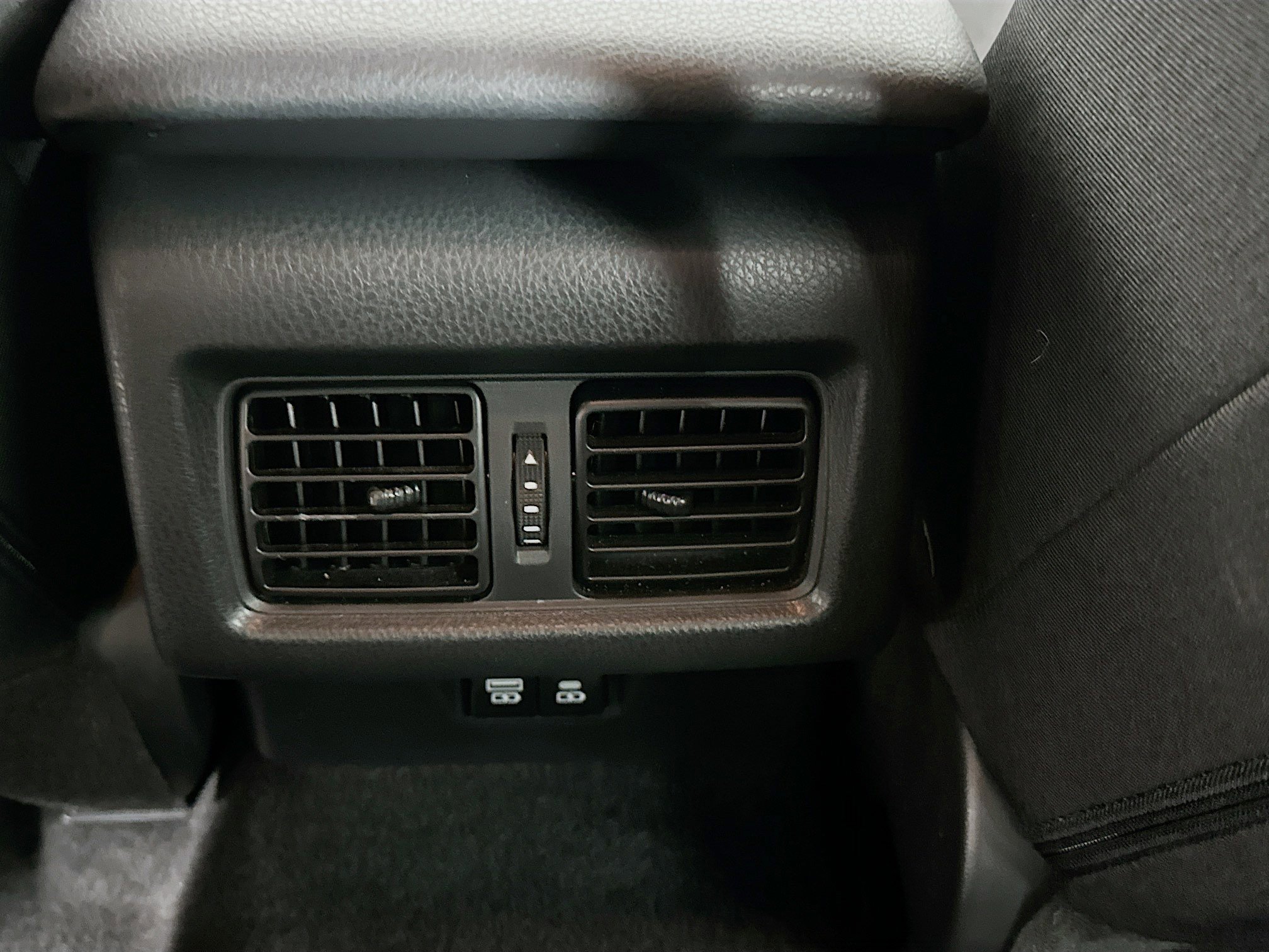 Used 2025 Toyota Camry LE image 27