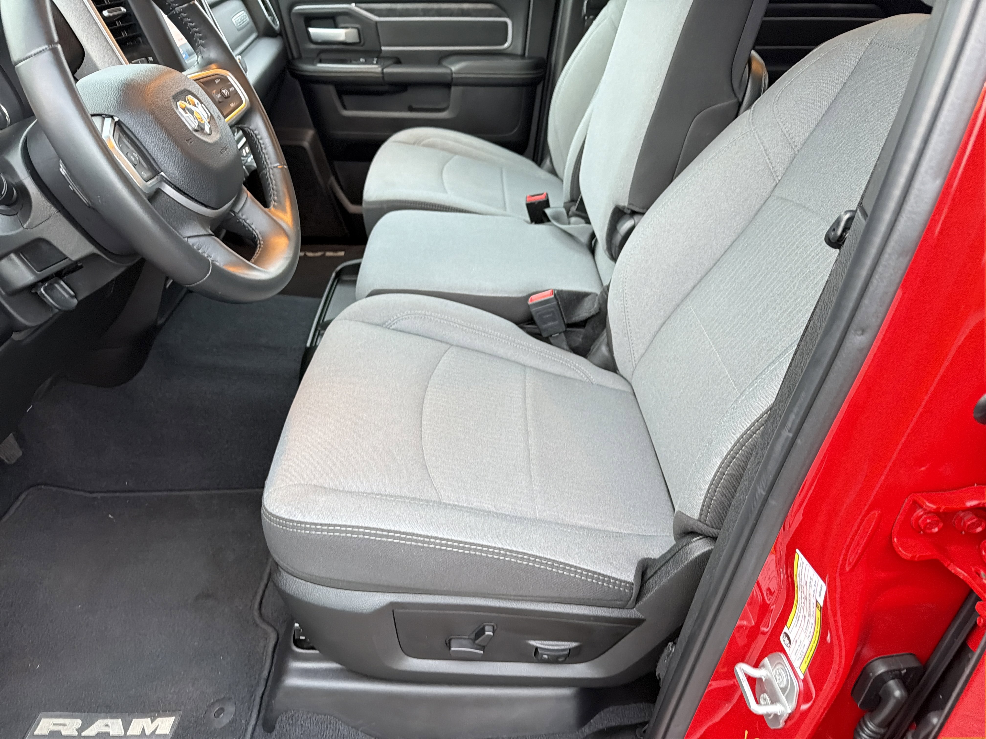 Used 2024 RAM 2500 Big Horn w/ Bed Utility Group image 10