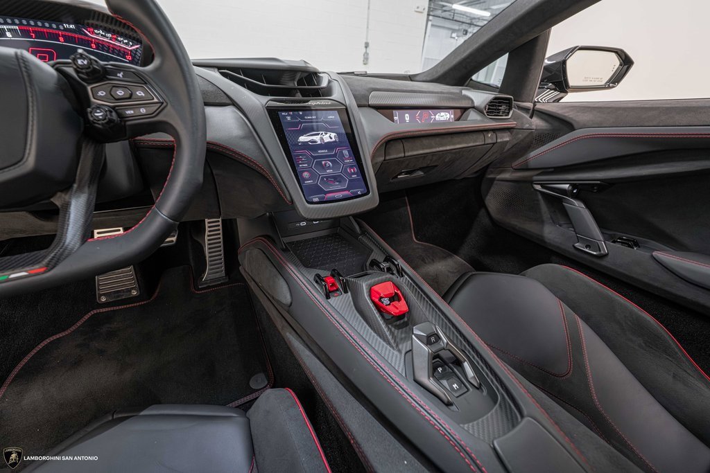 Used 2024 Lamborghini Revuelto image 33