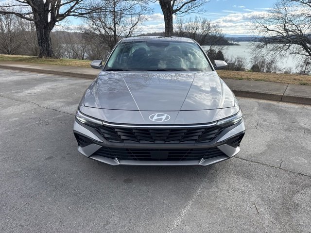 Used 2025 Hyundai Elantra SEL image 2