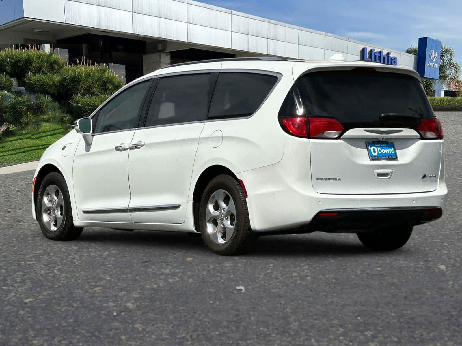 Used 2018 Chrysler Pacifica Limited w/ Advanced Safetytec Group FWD image 7