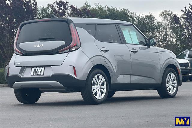 Used 2025 Kia Soul LX image 4